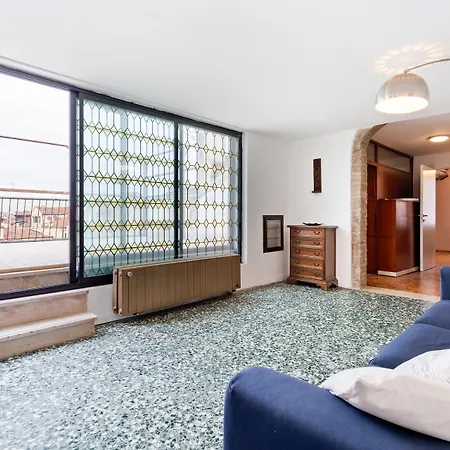 Guesthost - Ponte Di Rialto Penthouse Appartamento Venezia